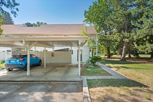 Photo - Updated 3-Bedroom End-Unit Townhome in Scotch Pines Condos