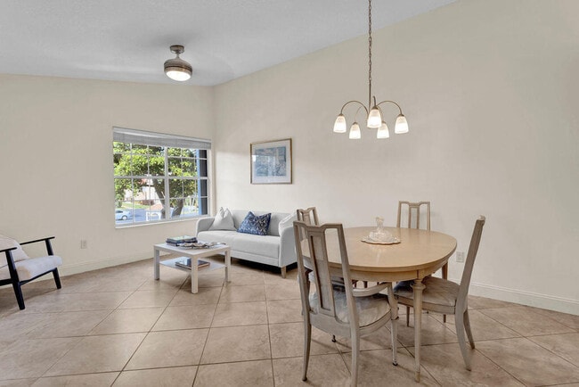 Photo - 121 Waterside Dr