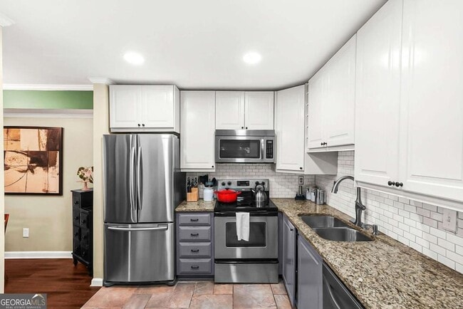 Photo - 404 McGill Pl NE