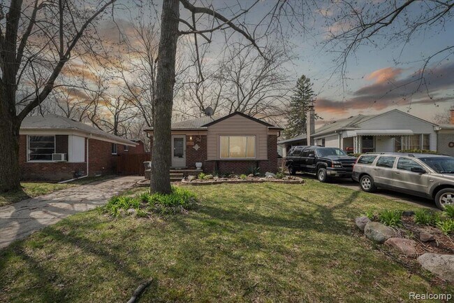 Building Photo - 452 Sunningdale Dr Rental