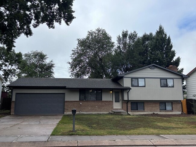 Building Photo - 4 Bed, 3 Bath Home Available Now!  MileSto...