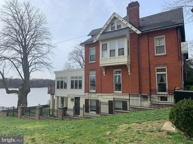 Building Photo - 256 Radcliffe St Unit Lower Level - Rear