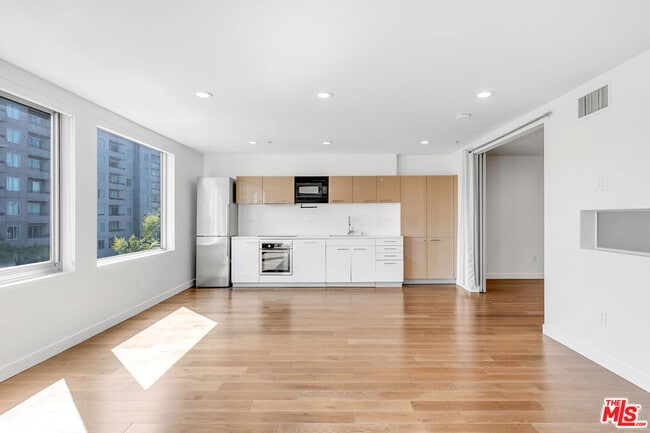 Photo - 901 Flower St Unit 408