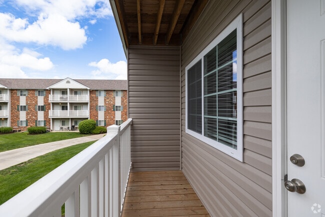 1 BR, 1 BA - 570SF