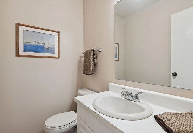 Photo - 2052 12th Ave W