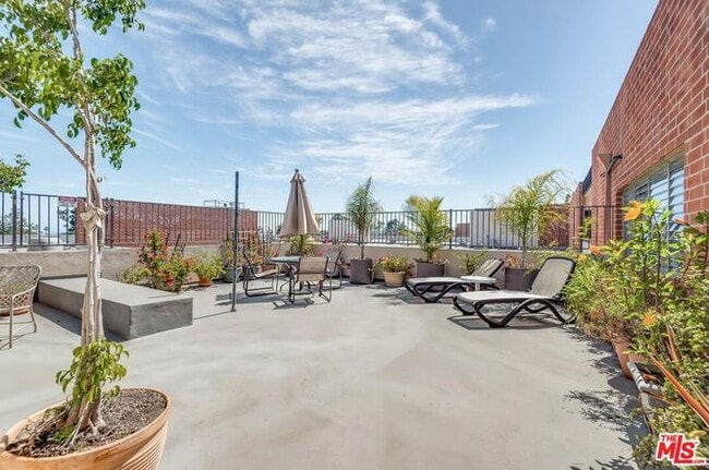 Building Photo - 11750 W Sunset Blvd Unit 114