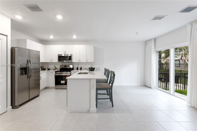 Photo - 5025 SW 37th St