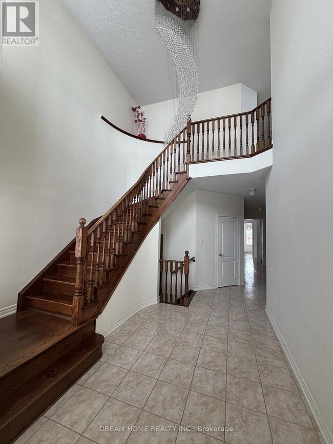 Photo - 276 The Bridle Walk