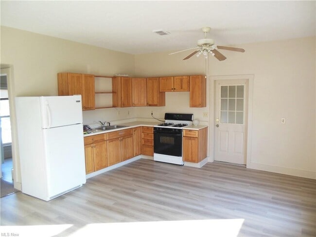 Photo - 362 W Main St