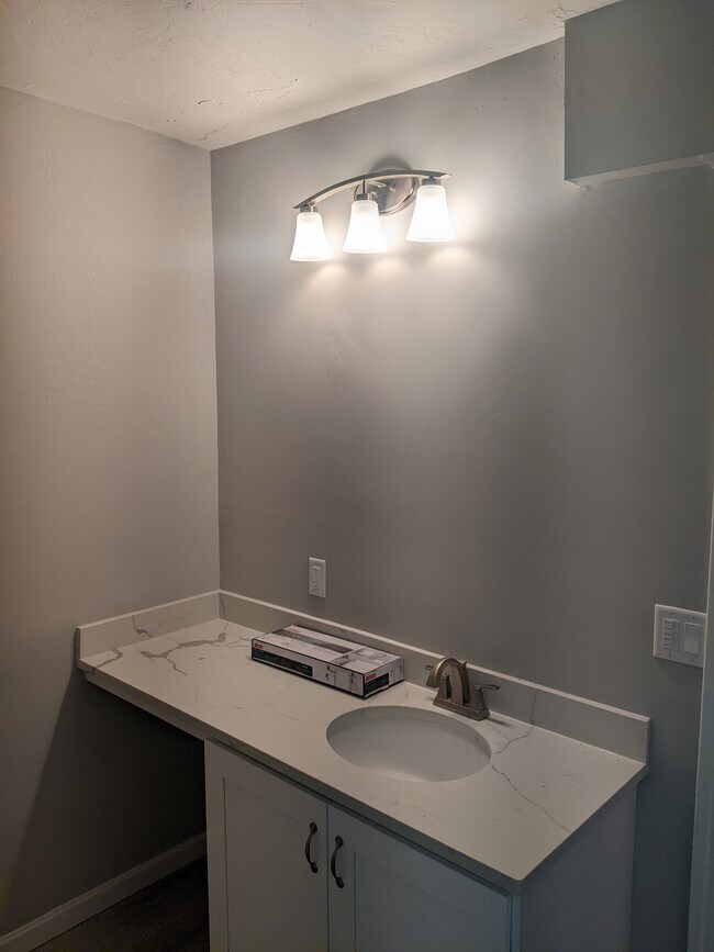 updated bathroom - 62 Fruit Street Ext Unidad 2