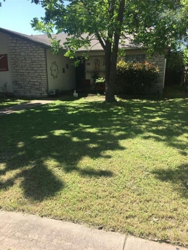 Building Photo - 4801 Candletree Ln Rental