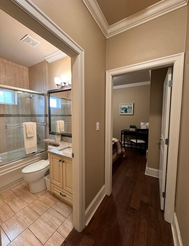 Photo - 8480 Francis Rd