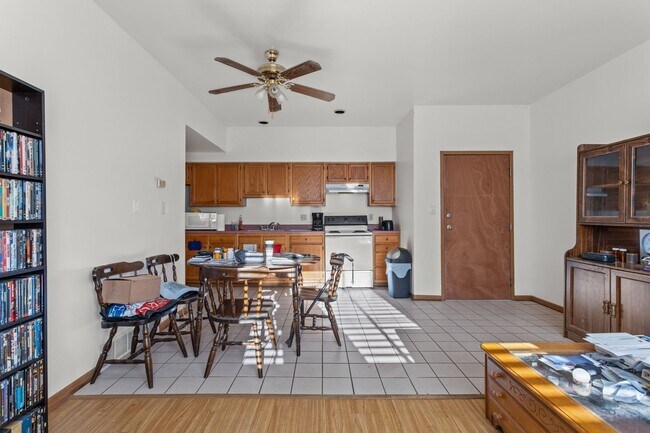 Photo - 569 Woodmont Ave Unidad C