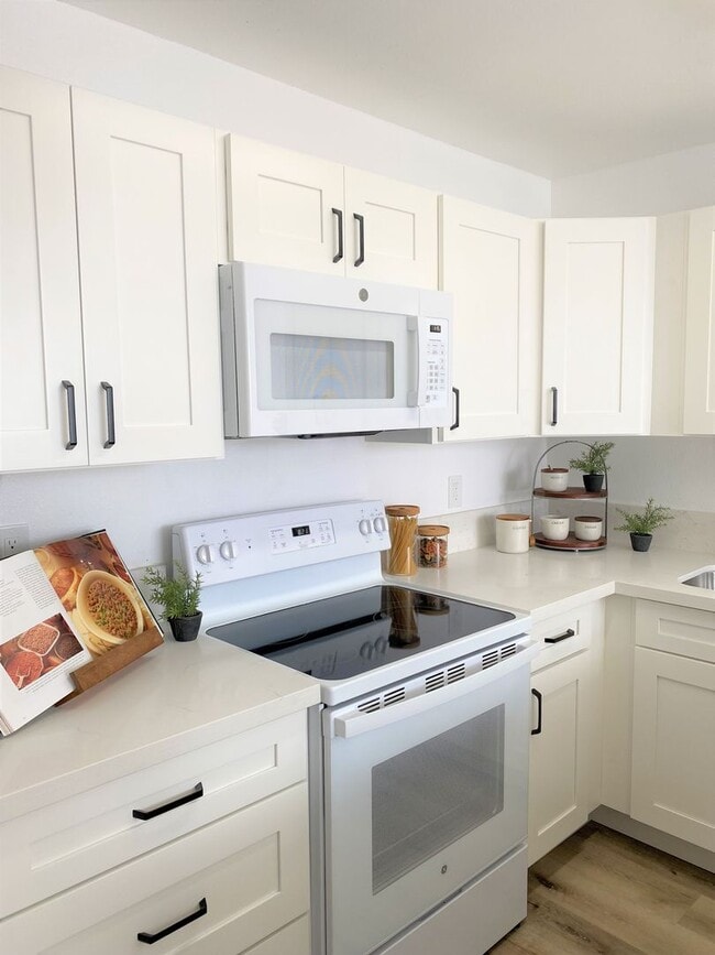 Photo - The Leilehua near Downtown Honolulu - Renovated 1 Bedroom 1 Bath 1 Covered Parking Unit 216