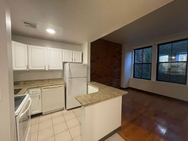 105-107-107 Washington St Unidad 4