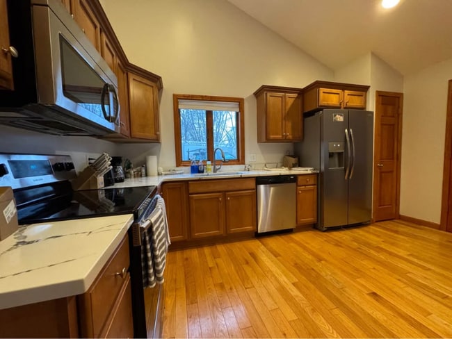 Building Photo - 18 Old Hollis Rd