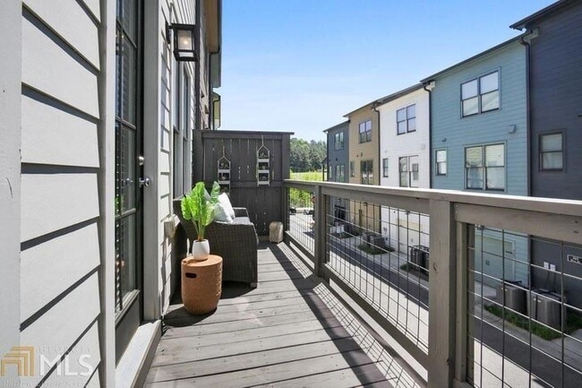 Photo - 760 Winton Way