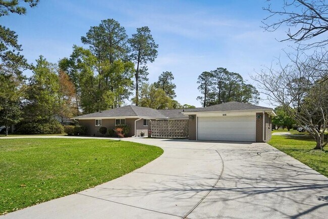 Photo - 102 N Dabney Dr