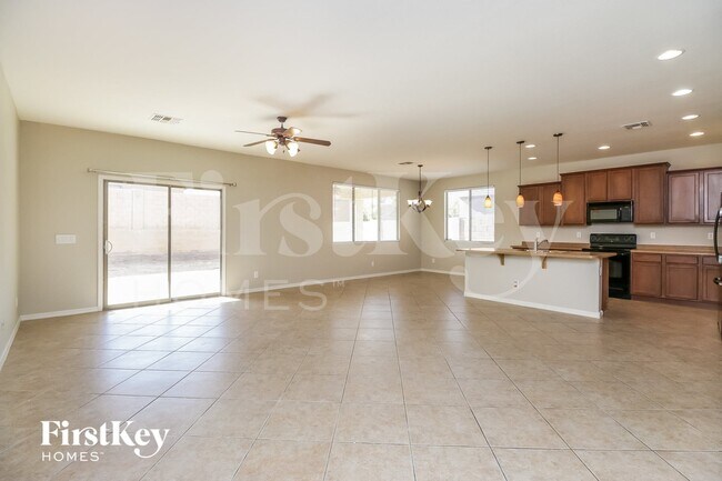 Photo - 635 W Desert Hills Dr
