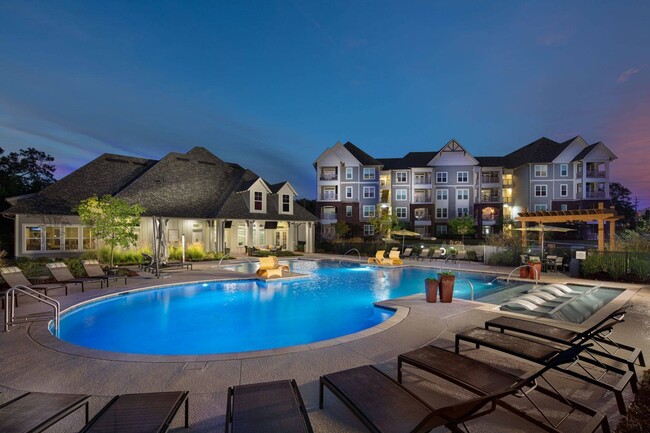 Resort-Style Saltwater Pool - Vestavia Reserve Apartments