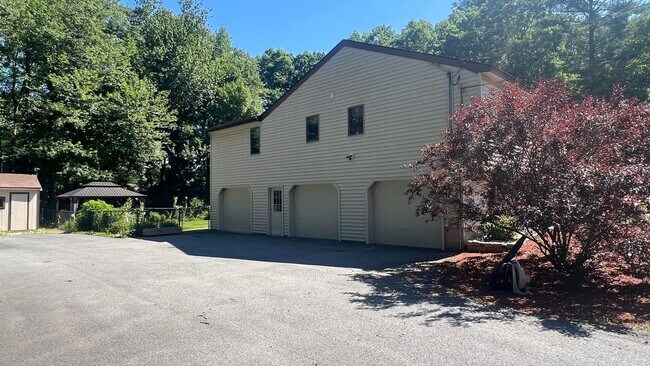 Photo - 3 Shady Ln