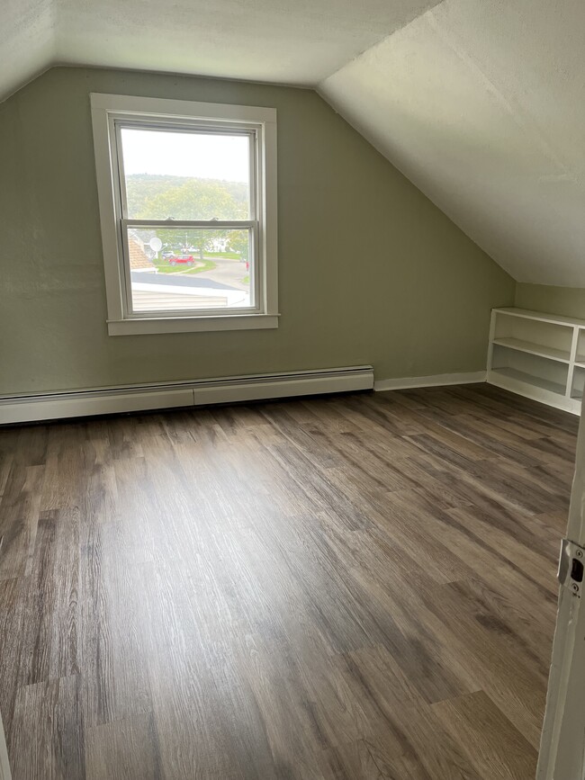 Photo - 517 Harcourt Dr