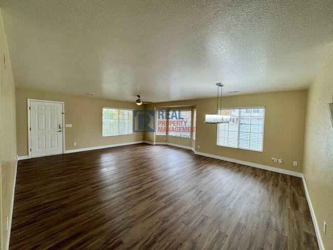 Photo - 5440 Perth St