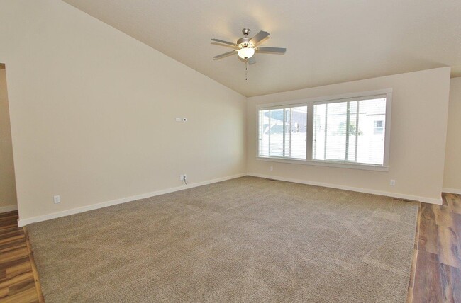 Photo - 4044 Queen Anne Dr