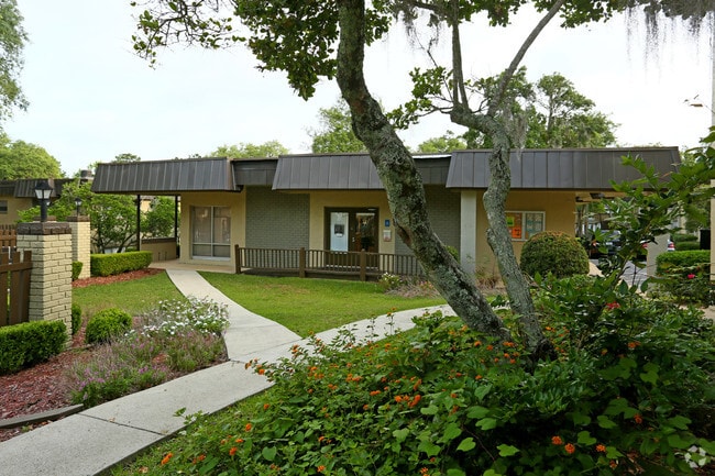 Rolling Hills Apartments