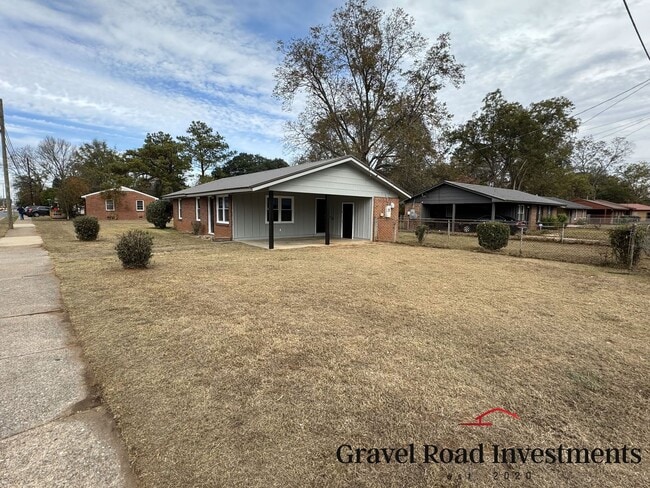Photo - Beautifully Remodeled 3-Bedroom, 1-Bathroom House with Fenced Backyard