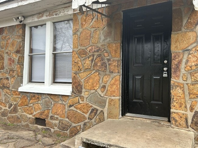 Building Photo - 1417 W 11th St Unit 1419