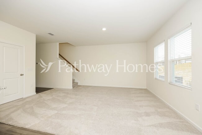 Photo - 1062 Large Poppy Dr