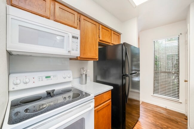 Photo - 11903 Parliament St Unit 611