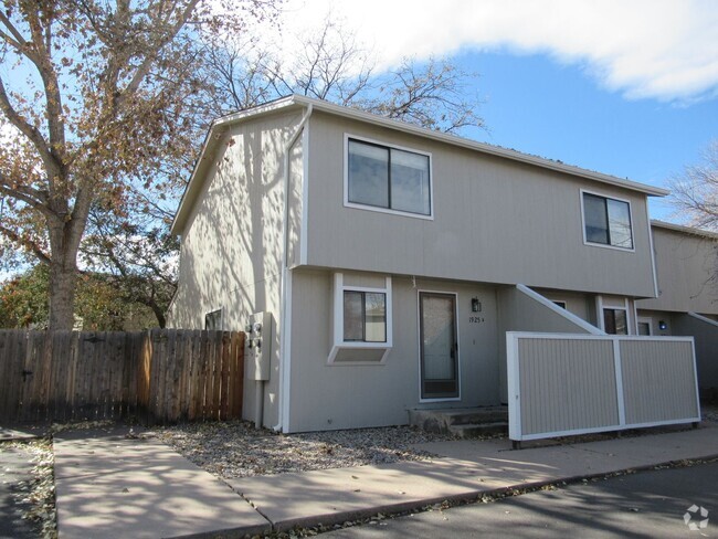 Building Photo - 1925 Ross Ct Unit Apt A
