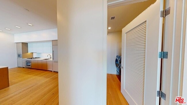 Photo - 525 Olive St Unidad 2008