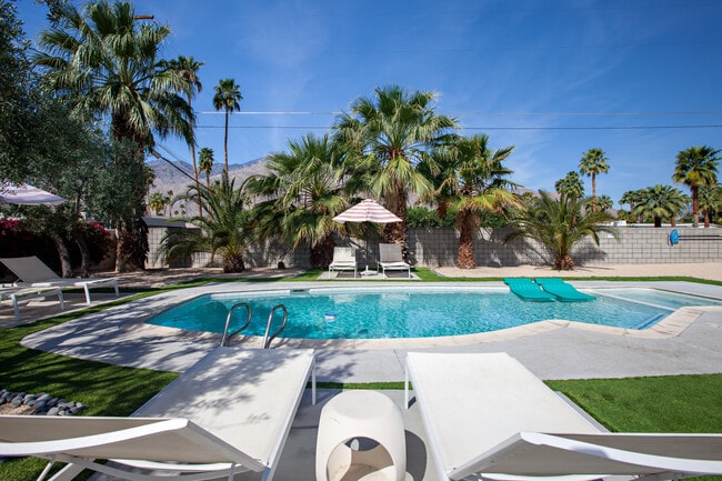 Photo - 2007 E Andreas Rd