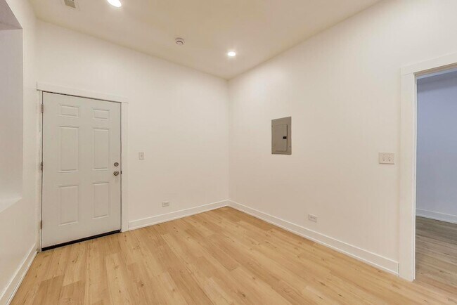 Photo - 1908 W 48th St Unit 1R