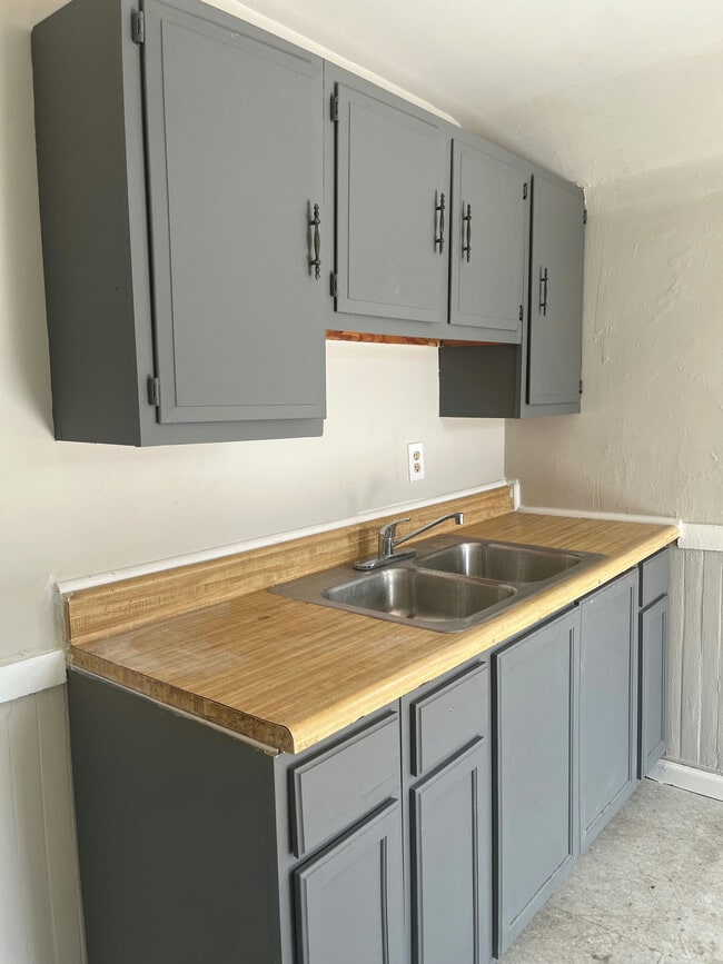 Photo - 8220 Sowinski Ave Unidad 2