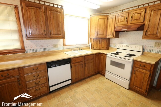 Photo - Lovely Single Family Home with Spacious Li...