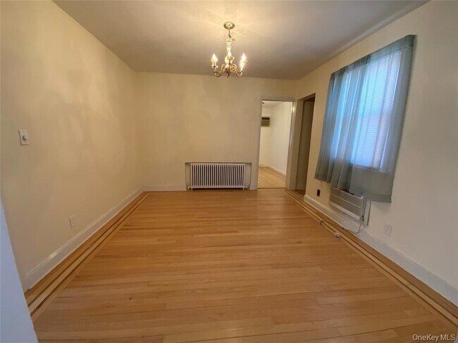 Photo - 1086 Tulip Ave