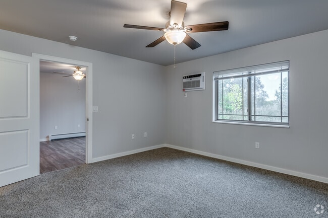 2 BR, 2 BA - 1,165SF