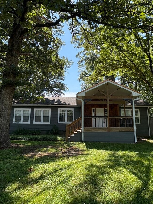 Building Photo - 4 Bedroom 2 Bath House