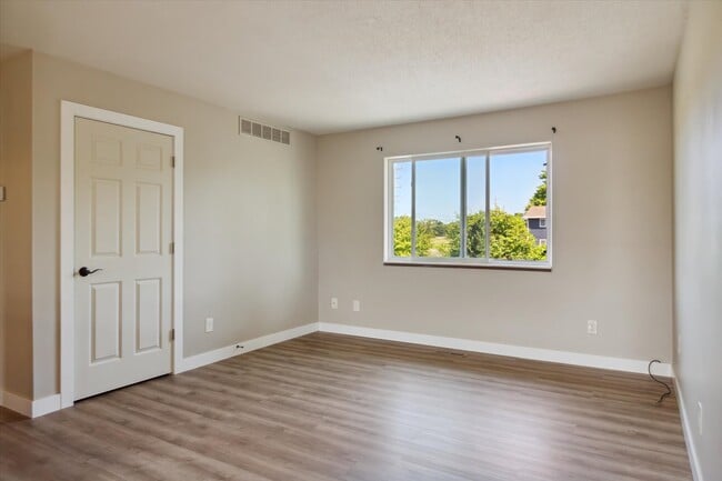 Photo - 2445 S Isabella Rd Unit B