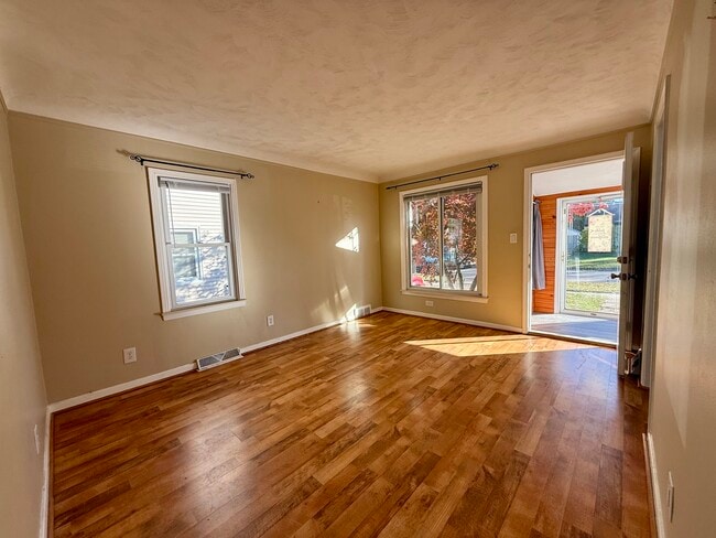 Photo - 715 Donald Ave