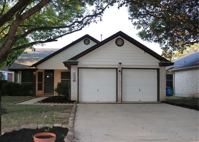 Building Photo - 1111 Blue Fox Dr Rental