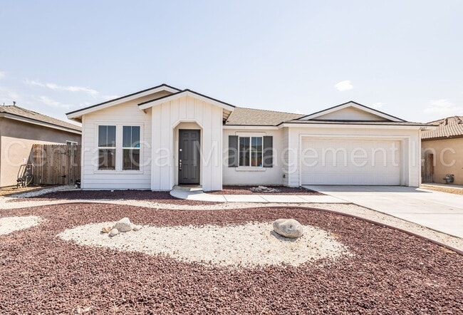 Building Photo - 4 bedroom, 2 Bath Home in the Desired Sout...
