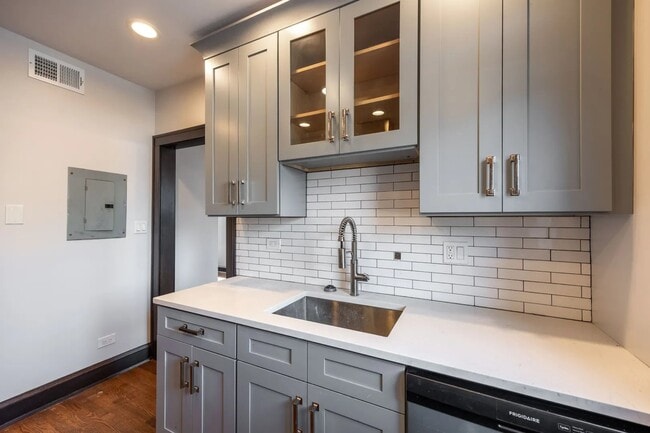 Photo - 2624 W Devon Ave Unit 301