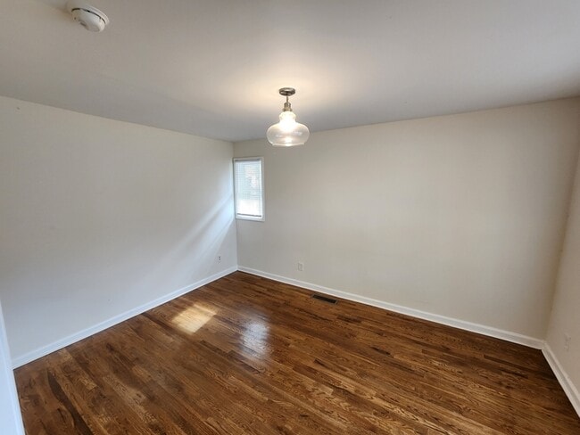 Photo - 214 Napoleon Dr SW