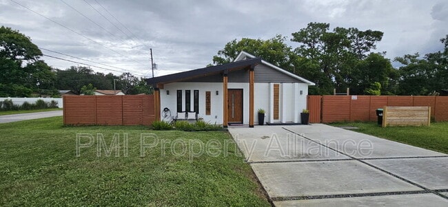 Building Photo - 2319 Drake Dr Rental