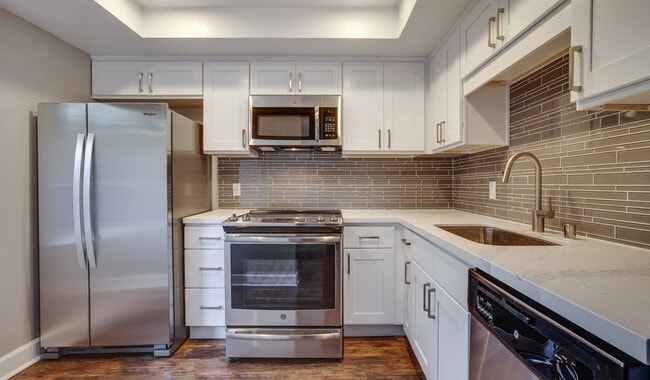 Renovated kitchens with premium finishes are available for upgrade. Ask the leasing team for more details. - 3400 Avenue Of The Arts